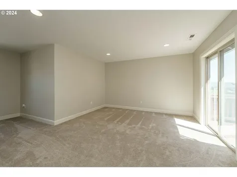 704 W S Street Washougal WA 98671