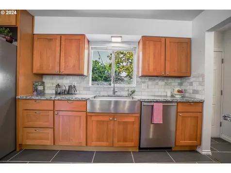925 NW Dale Avenue Portland OR 97229
