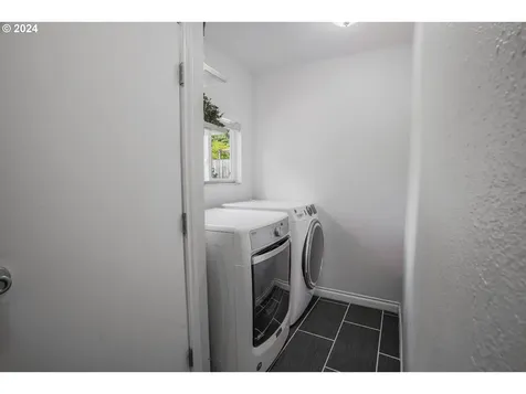925 NW Dale Avenue Portland OR 97229
