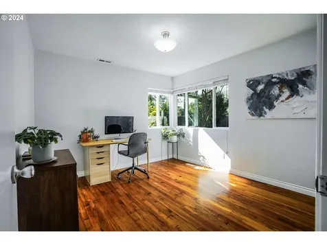 925 NW Dale Avenue Portland OR 97229