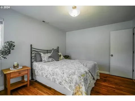 925 NW Dale Avenue Portland OR 97229