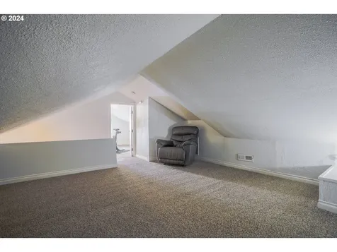 925 NW Dale Avenue Portland OR 97229