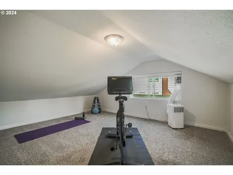 925 NW Dale Avenue Portland OR 97229