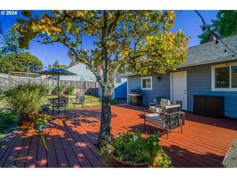 925 NW Dale Avenue Portland OR 97229