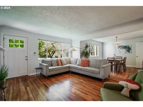 925 NW Dale Avenue Portland OR 97229