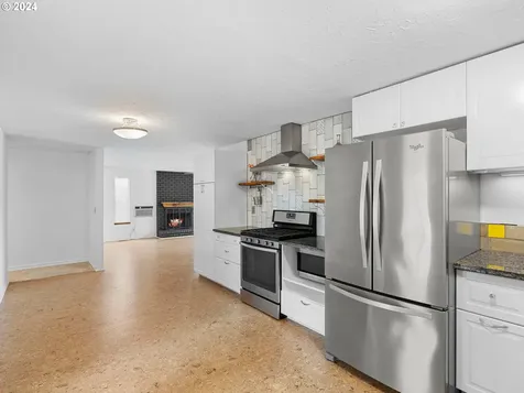 6104 Se Bush Street Portland OR 97206
