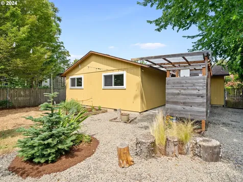 6104 Se Bush Street Portland OR 97206