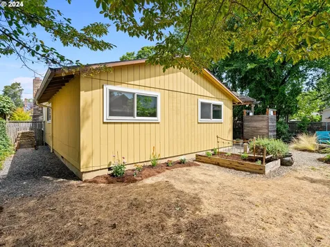 6104 Se Bush Street Portland OR 97206