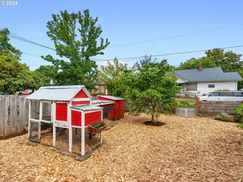 6104 Se Bush Street Portland OR 97206