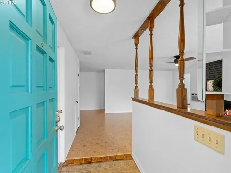 6104 Se Bush Street Portland OR 97206