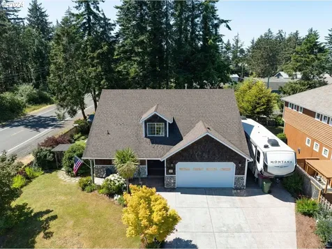 33 NW 17th Place Warrenton OR 97146