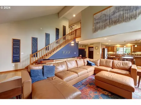 33 NW 17th Place Warrenton OR 97146
