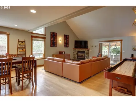 33 NW 17th Place Warrenton OR 97146