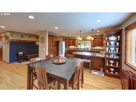 33 NW 17th Place Warrenton OR 97146