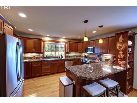33 NW 17th Place Warrenton OR 97146