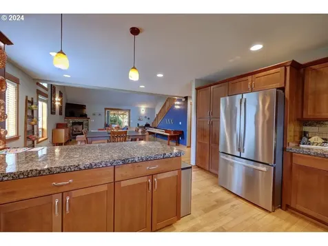 33 NW 17th Place Warrenton OR 97146