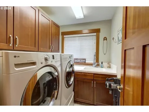 33 NW 17th Place Warrenton OR 97146
