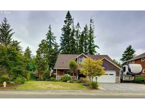 33 NW 17th Place Warrenton OR 97146