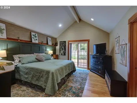 33 NW 17th Place Warrenton OR 97146