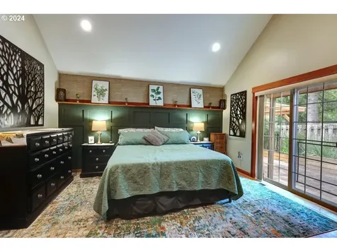 33 NW 17th Place Warrenton OR 97146