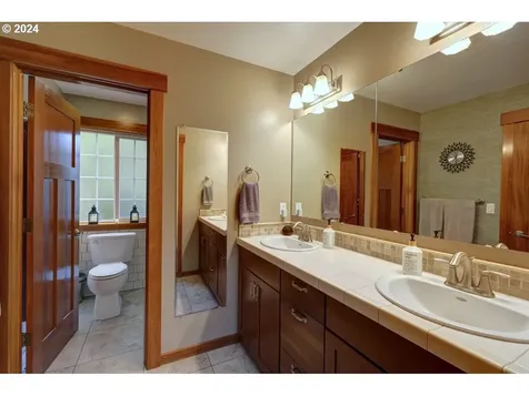 33 NW 17th Place Warrenton OR 97146