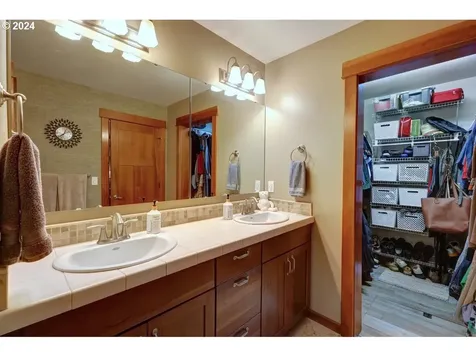 33 NW 17th Place Warrenton OR 97146