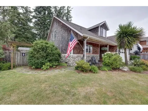 33 NW 17th Place Warrenton OR 97146
