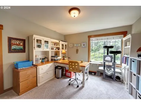 33 NW 17th Place Warrenton OR 97146