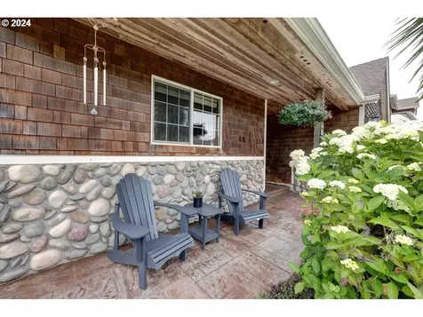 33 NW 17th Place Warrenton OR 97146
