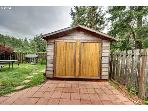 33 NW 17th Place Warrenton OR 97146