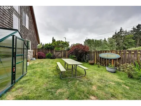 33 NW 17th Place Warrenton OR 97146