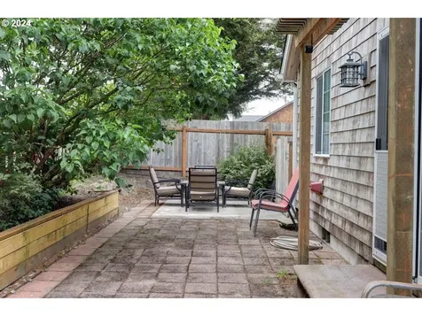 33 NW 17th Place Warrenton OR 97146