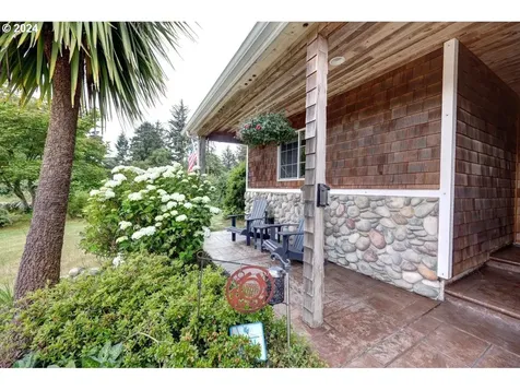 33 NW 17th Place Warrenton OR 97146