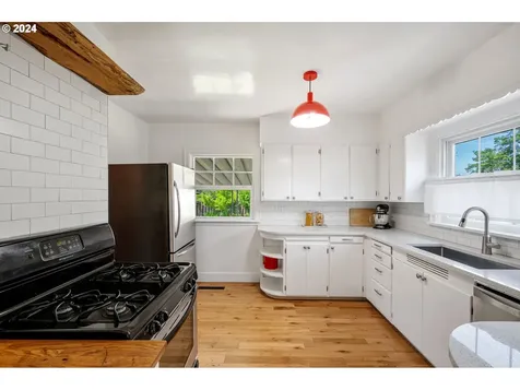 4615 Se 37th Avenue Portland OR 97202