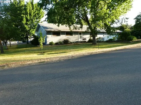 210 Nw Reed Street Winston OR 97496