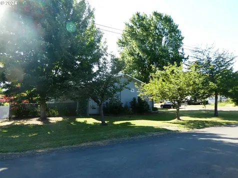 210 Nw Reed Street Winston OR 97496
