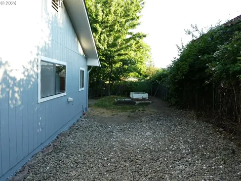 210 Nw Reed Street Winston OR 97496
