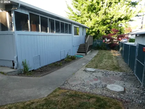 210 Nw Reed Street Winston OR 97496