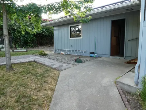 210 Nw Reed Street Winston OR 97496