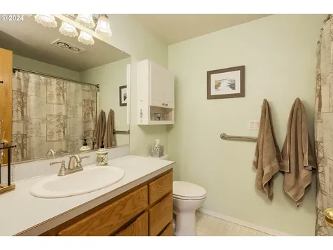1750 NE Coburn Drive Mcminnville OR 97128
