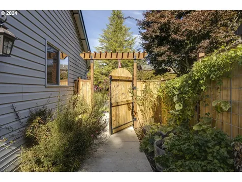 1750 NE Coburn Drive Mcminnville OR 97128