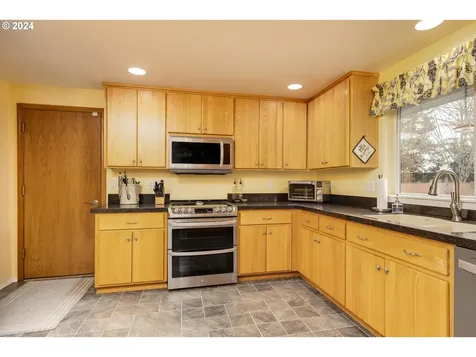1750 NE Coburn Drive Mcminnville OR 97128