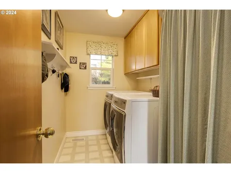 1750 NE Coburn Drive Mcminnville OR 97128