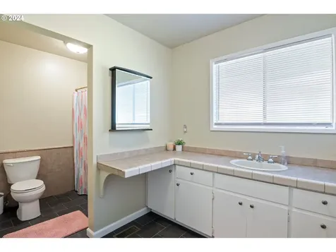 102 Montvale Way Longview WA 98632