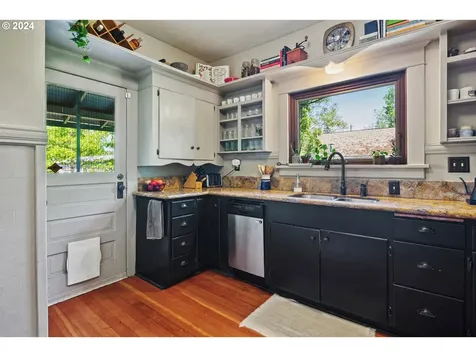 7603 SE Ellis Street Portland OR 97206