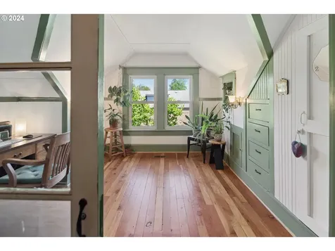 7603 SE Ellis Street Portland OR 97206