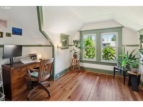 7603 SE Ellis Street Portland OR 97206