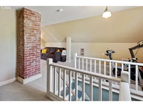 7603 SE Ellis Street Portland OR 97206