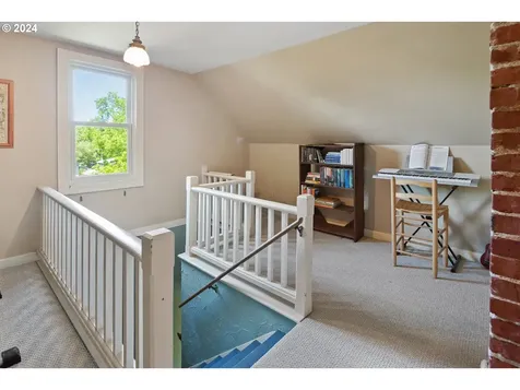 7603 SE Ellis Street Portland OR 97206