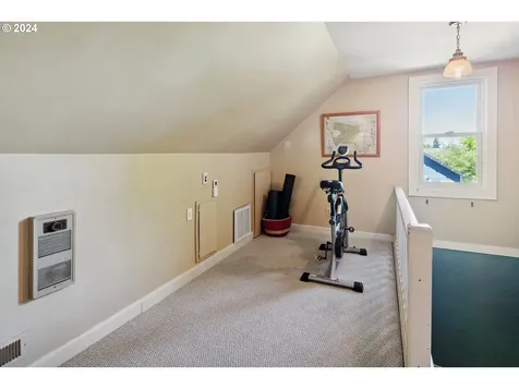 7603 SE Ellis Street Portland OR 97206
